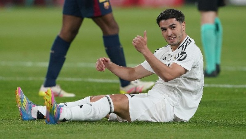 مورينيو يرسم ملامح مستقبل النجم المغربي.. هل يرحل إبراهيم دياز عن ريال مدريد؟