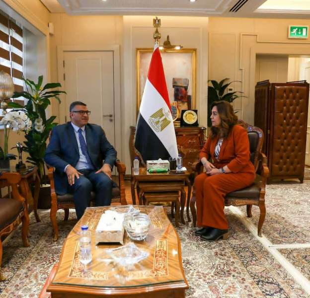 وزيرة التنمية المحلية والبيئة تبحث مع محافظ قنا تسريع مشروعات التطوير الحضري ودعم الاقتصاد المحلي