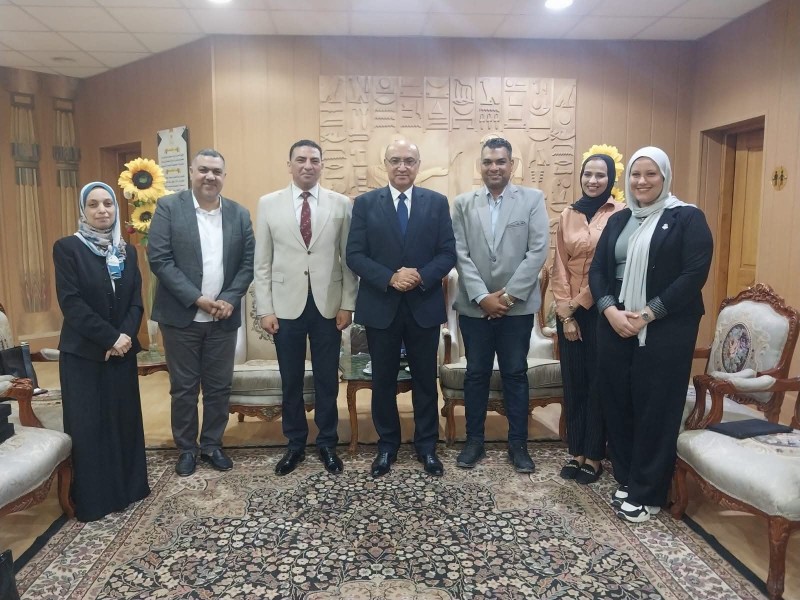 جامعة المنصورة تكرم وكيل وزارة الشباب والرياضة واستشاريي التدريب خلال فعاليات برلمان جامعة المنصورة