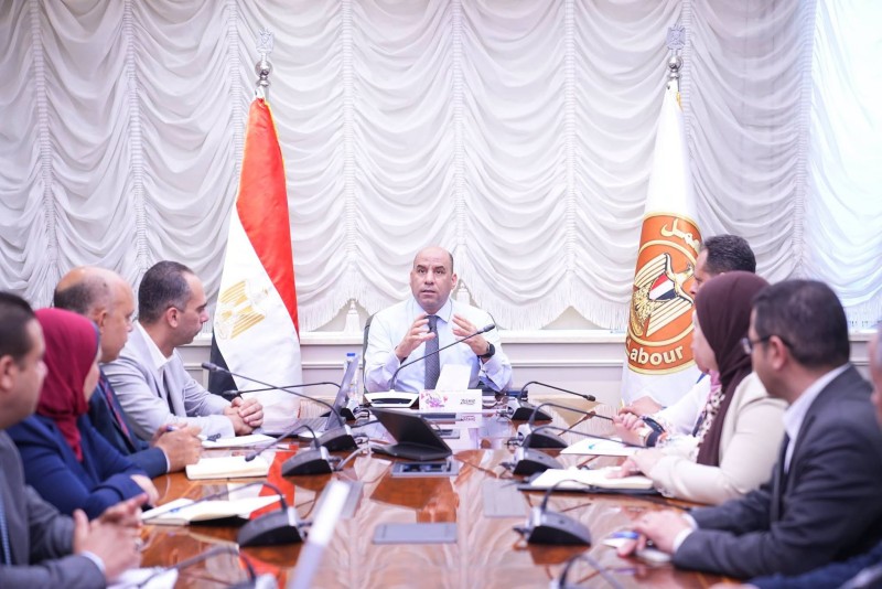 وزير العمل يتابع الاستعدادات النهائية لاطلاق منصة العمل الرقمية