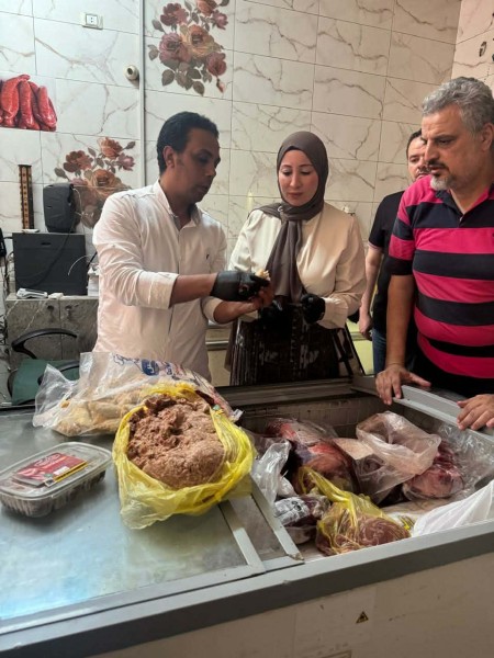 حملات بيطري وتموين الدقهلية تفتش على المحلات وتحرر محاضر عينات مفروم ولحوم ومصنعات دجاج غير صالحة للاستهلاك