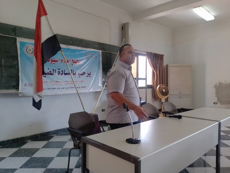 مواجهة الشائعات في نادي الطفل بأسيوط