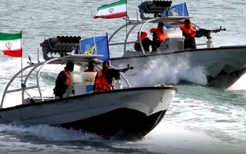 انفجار ناقلتي نفط جنوب مضيق هرمز بعد اتهام الحرس الثوري للجيش الأمريكي بتشجيعهما على المرور