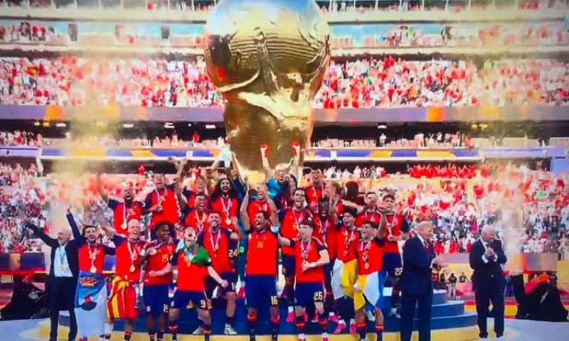 تتويج إسبانيا بكأس العالم للمرة الثانية في تاريخها بعد فوزها على الأرجنتين 1-0