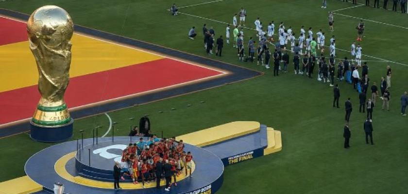 أداروا ظهورهم للبطل.. صحيفة إسبانية تصف تصرف الأرجنتين بـ”القبيح”