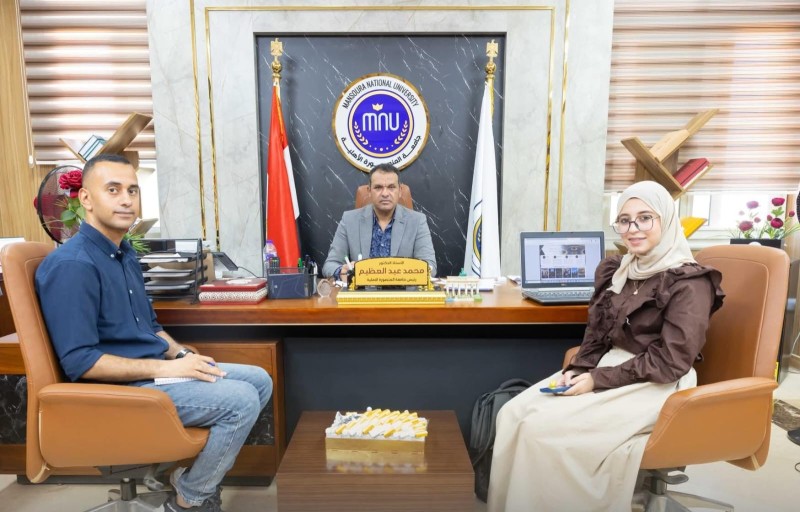 رئيس جامعة المنصورة الأهلية يستعرض مشروعًا طلابيًا لتطوير الهوية البصرية والخدمات الطلابية