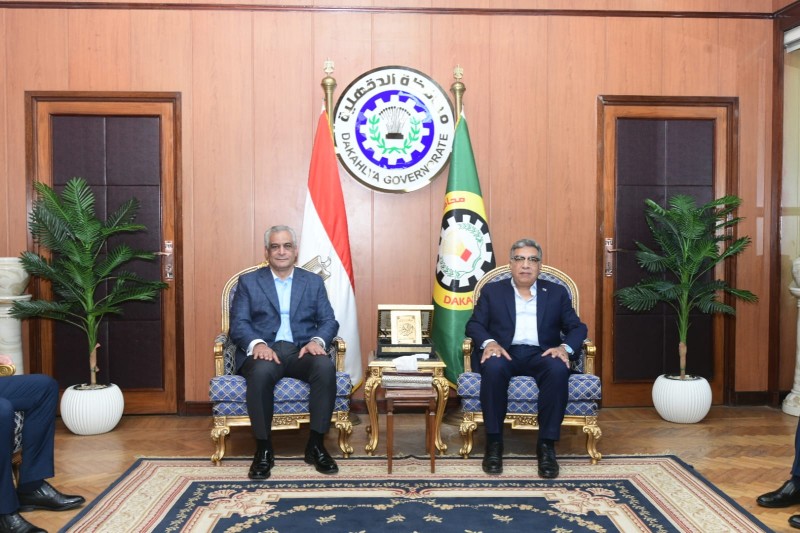 محافظ الدقهلية يستقبل وزير الدولة للإنتاج الحربي ويصطحبه في جولة لتفقد عدد من المشروعات والمنشآت الخدمية