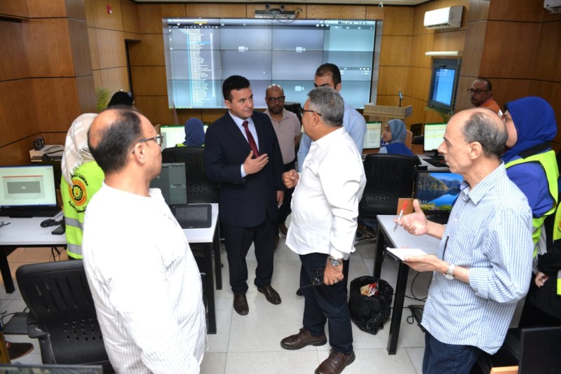 محافظ الدقهلية عبر الشبكة الوطنية للطوارئ يتابع تعظيم الاستفادة من إمكانيات الشبكة الوطنية
