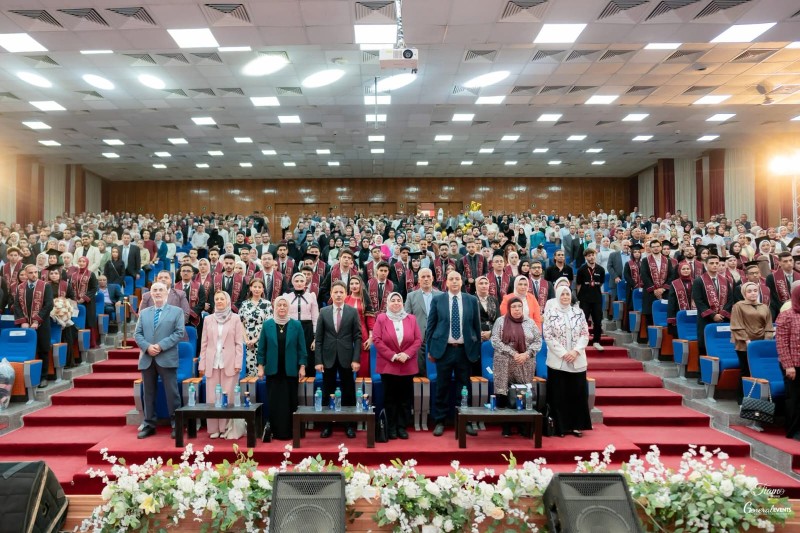 جامعة المنصورة: كلية الصيدلة تشهد تخرج الدفعة الرابعة عشرة من برنامج الصيدلة الإكلينيكية