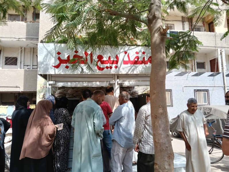 محافظ الدقهلية يتابع انتظام بيع الخبز المدعم بمنافذ التوزيع بمراكز ومدن المحافظة