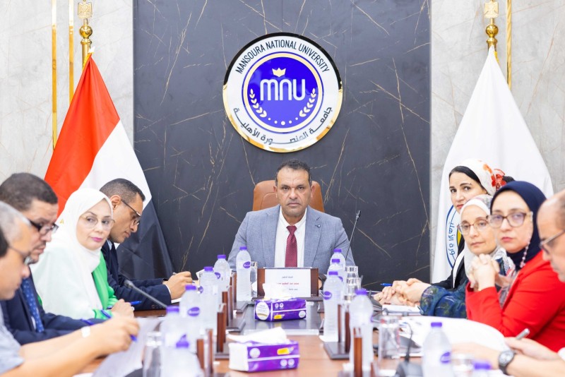 جامعة المنصورة الأهلية تقر منحًا مجانية لأبناء شمال سيناء وتوسع شراكاتها مع كبرى الجامعات العالمية