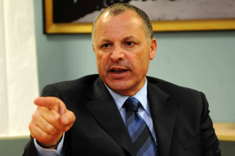 هل يتعامل هاني أبو ريدة مع جمهور الكرة وكأنه لا يفهم؟