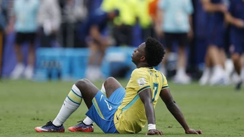 بيريز يهدد بإنهاء مسيرة فينيسيوس مع ريال مدريد