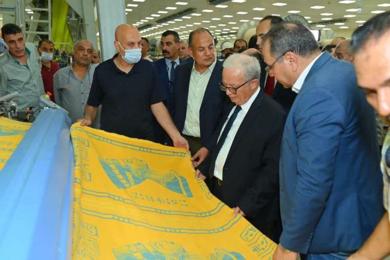 نائب رئيس الوزراء للشئون الاقتصادية يجري جولة ميدانية بالمصانع الجديدة بشركة مصر للغزل والنسيج بالمحلة الكبرى