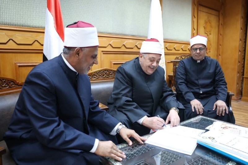 الشيخ أيمن عبد الغني يعتمد نتيجة امتحانات شهادات البعوث الإسلامية للعام الدراسي 2025/2026