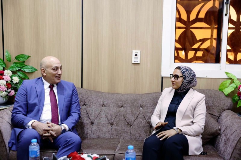 محافظ الوادي الجديد تقدم التهنئة لمدير أمن الوادي الجديد بمناسبة تجديد الثقة
