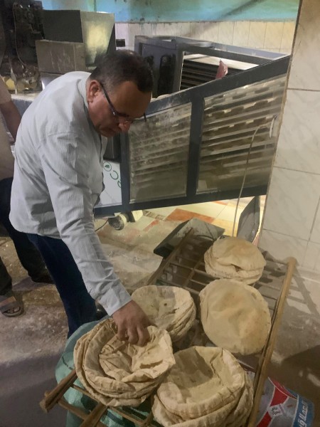 محافظ الدقهلية يتابع جهود مديرية التموين وتحرير 105 مخالفات وضبط تجميع 14 شيكارة دقيق بلدي مدعم