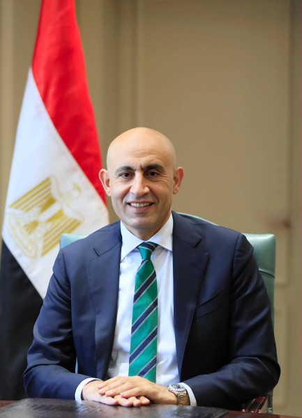 وزير التربية والتعليم يصدر قرارًا بآليات تحصيل الرسوم والخدمات بالمدارس الرسمية لغات والمدارس الرسمية المتميزة للغات
