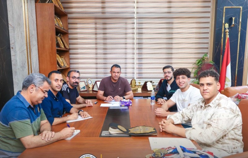 رئيس جامعة المنصورة الأهلية يكرم  طلاب الجامعة المتفوقين رياضياً ويمنحهم منحًا دراسية تقديرًا لتفوقهم