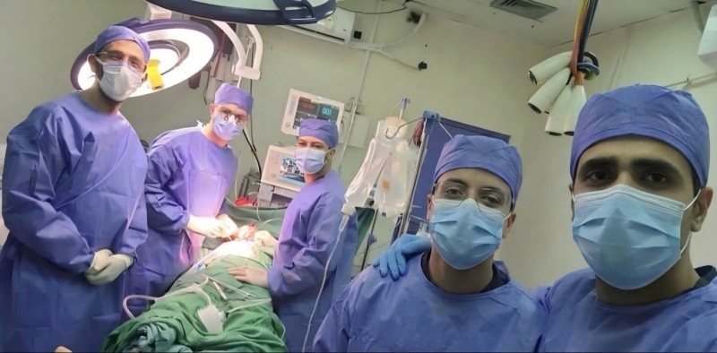 مستشفى الطوارئ بجامعة المنصورة تنجح في إنقاذ مريض تعرض لطعنة نافذة بالقلب بتدخل جراحي عاجل