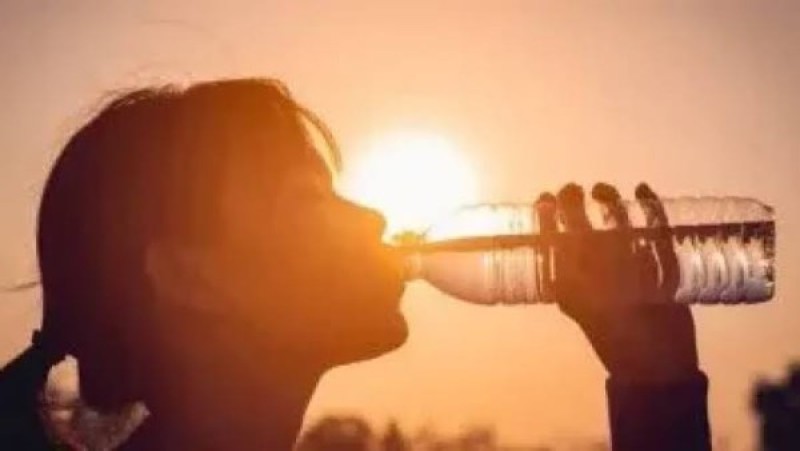 ذروة الموجة الحارة تضرب البلاد اليوم.. وتحذيرات للمصطافين