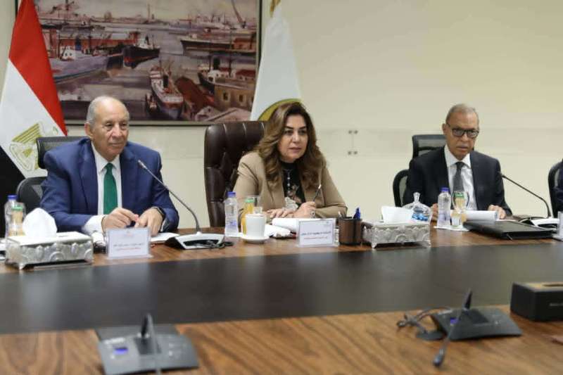 وزيرة التنمية المحلية والبيئة تترأس اجتماع اللجنة العليا للقيادات لإجراء المقابلات الشخصية لشغل 119 وظيفة قيادية بالمحافظات