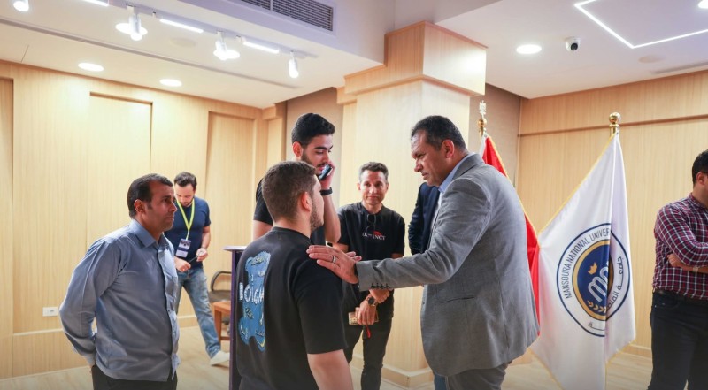 رئيس جامعة المنصورة الأهلية تفقد مقر التنسيق والقبول المسائي بنادي الحوار
