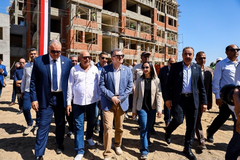 وزير التخطيط ومحافظ البحيرة يتفقدان مشروع المدرسة المصرية اليابانية بدمنهور.. ويؤكدان دعم الدولة لتطوير التعليم