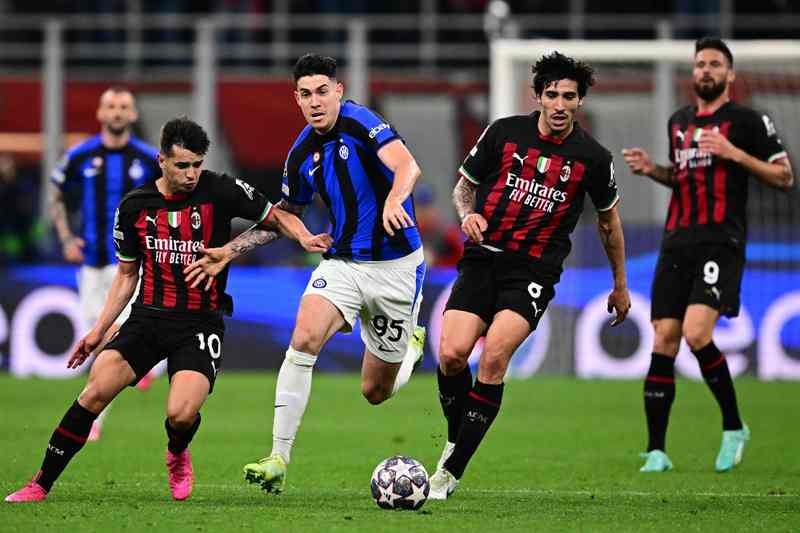 ميلان ينتزع تعادلا متأخرا من جاره الإنتر 1-1 في مباراة ودية