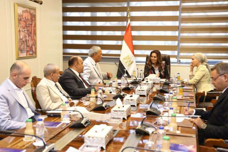 وزيرة التنمية المحلية والبيئة تستقبل عدد من أعضاء مجلس النواب لمتابعة الملفات الخدمية واحتياجات المواطنين
