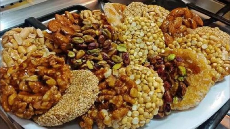 هل يجوز توزيع حلوى المولد وخصمها من زكاة المال؟