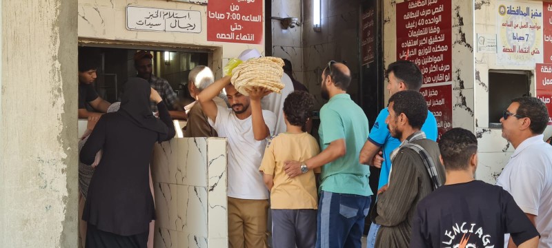 محافظ الدقهلية يتابع انتظام سير العمل بمخبز المحافظة الكبير ومنافذ بيع الخبز المدعم بكافة المراكز