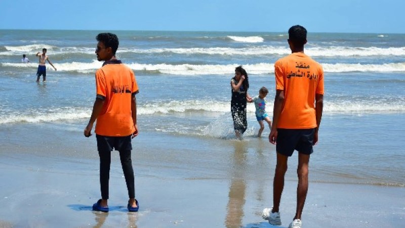 تحذيرات مهمة للمصطافين.. تجاهل تعليمات المنقذين يعرّض حياتك للخطر