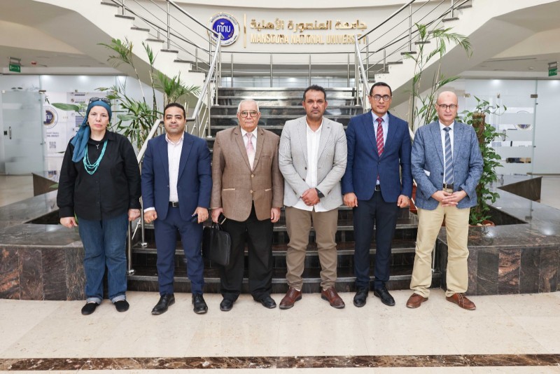رئيس جامعة المنصورة الأهلية يستقبل لجنة قطاع الآداب بالمجلس الأعلى للجامعات لتقييم برنامج الجيوماتكس تمهيدًا لبدء الدراسة