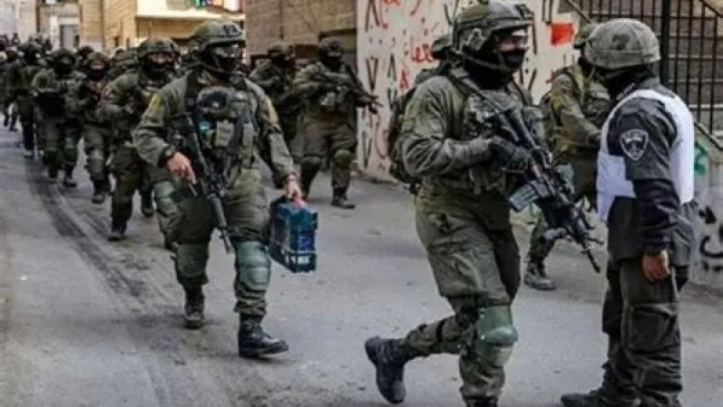 الاحتلال يعتقل 19 فلسطينيا من مدن الضفة الغربية