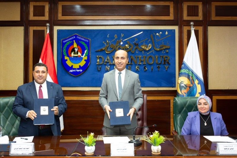 رئيس جامعة دمنهور يوقع بروتوكول تعاون مع شركة مياه الشرب والصرف الصحي بالبحيرة لدعم التنمية المستدامة وخدمة المجتمع