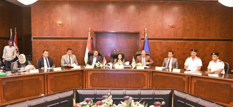 محافظ البحيرة توجه بتكثيف الجهود لتطوير المشروعات الخدمية والإنتاجية وتعظيم مواردها