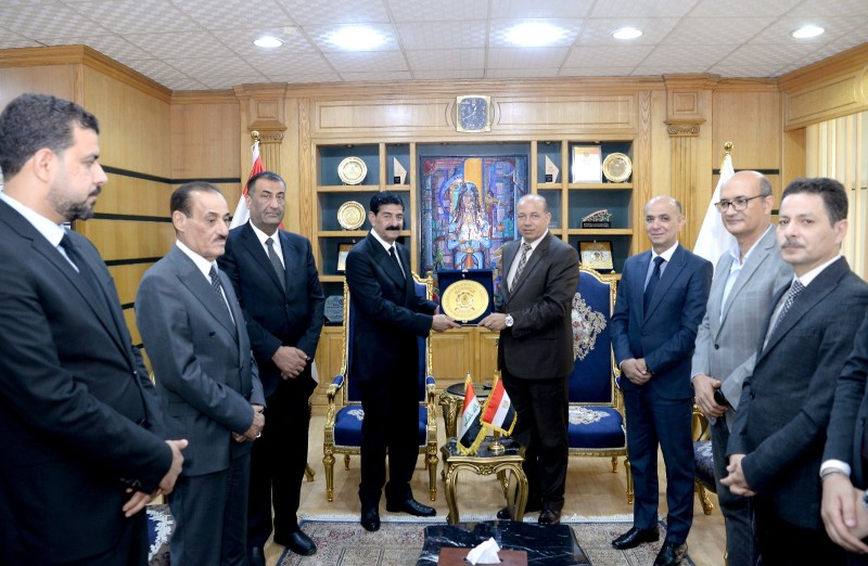 استقبال رئيس جامعة المنصورة وفد جامعة المعقل العراقية لبحث سبل تعزيز التعاون الأكاديمي