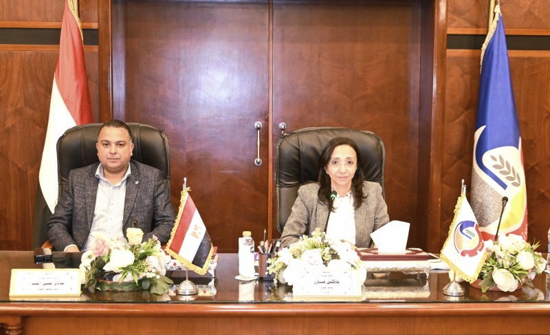خلال اجتماع مجلس إدارة المناطق الصناعية بالبحيرة .. استعراض الموقف التنفيذي للمنطقتين الصناعيتين بحوش عيسى ووادي النطرون بإجمالي أكثر من 1000 مشروع