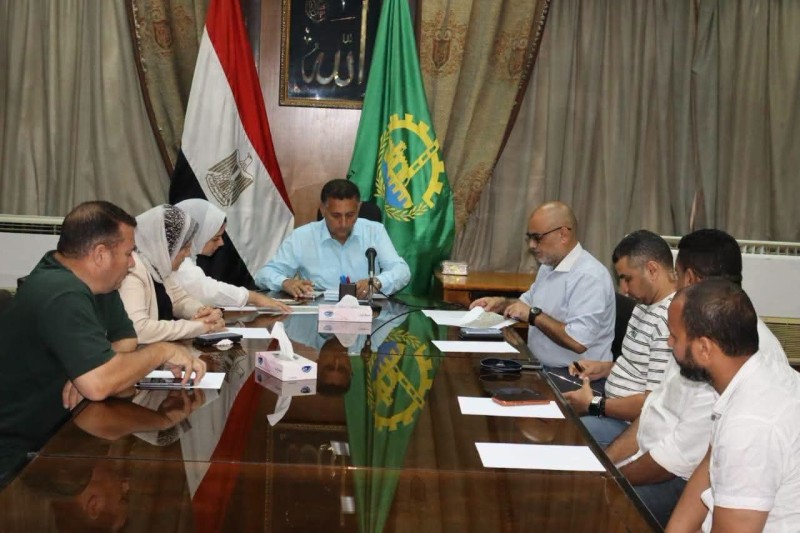 محافظ القليوبية يبحث مع جهاز مستقبل مصر استغلال الجزيرة الوسطى بشارع الصرف الصحي بالخصوص