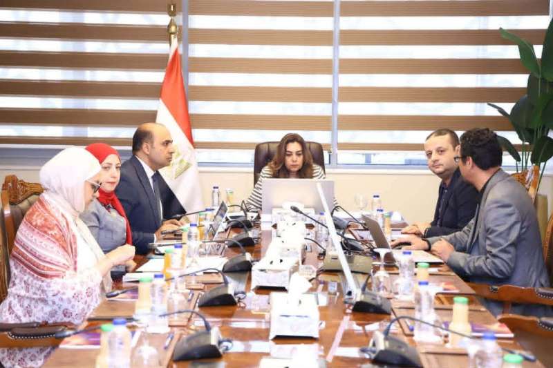 وزيرة التنمية المحلية والبيئة تبحث متابعة سير العمل بالنظام الوطني لإدارة المخلفات وتطبيق نظام المسئولية الممتدة للمنتج (EPR)