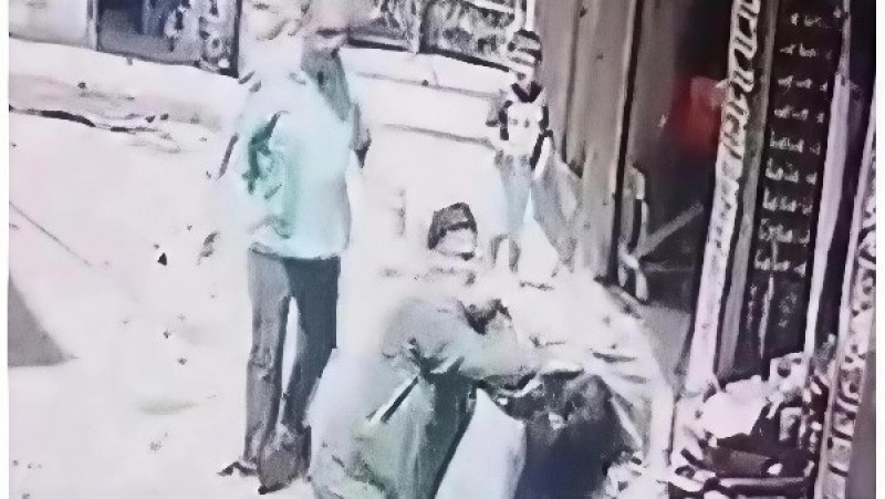 حماتها جرتها من شعرها وسط الشارع.. واقعة تعدي تثير الغضب في المحلة