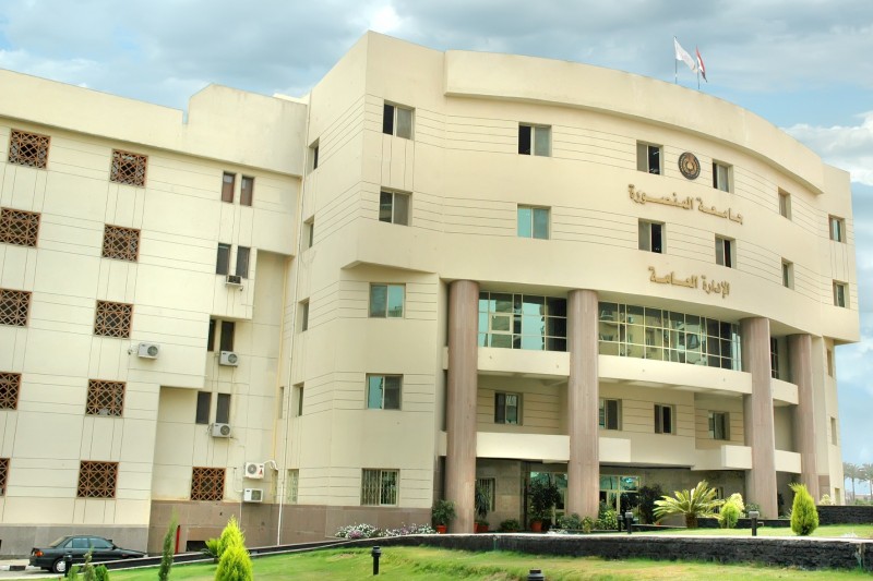 رئيس جامعة المنصورة يهنئ طلاب المرحلة الثانية بنتائج التنسيق ويرحب بانضمامهم إلى أسرة الجامعة