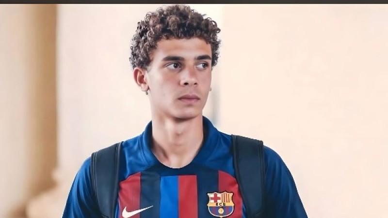 سلاح ذو حدين.. 4 سيناريوهات ترسم مصير حمزة عبد الكريم مع برشلونة