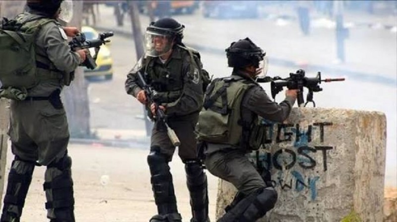 جيش الاحتلال يطلق النار على فلسطيني حاول اختطاف سلاح من جندي قرب رام الله