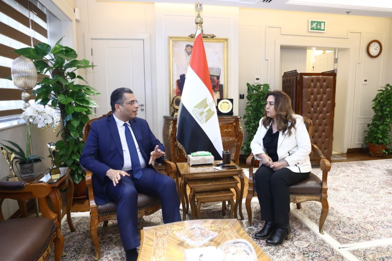 وزيرة التنمية المحلية والبيئة تتابع مع محافظ البحر الأحمر منظومة المخلفات الصلبة والموقف التنفيذي للمشروعات الخدمية والتنموية والخطة الاستثمارية