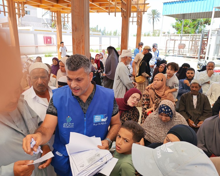 قافلة رمد مجانية بأبو المطامير توقع الكشف على 524 مواطنًا وتصرف 195 نظارة للمستحقين