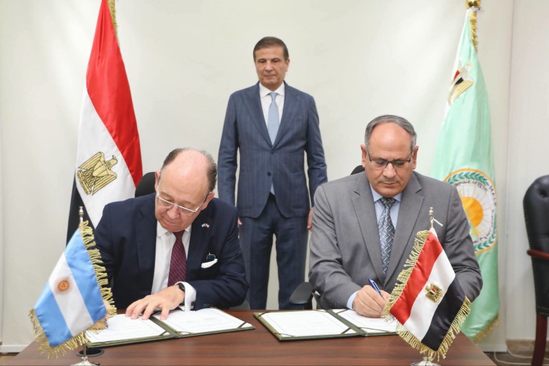 وزير الزراعة يشهد توقيع مذكرة تفاهم بين «البحوث الزراعية» والمعهد الوطني للتكنولوجيا الزراعية الارجنتيني  لتعزيز التعاون البحثي والتكنولوجي
