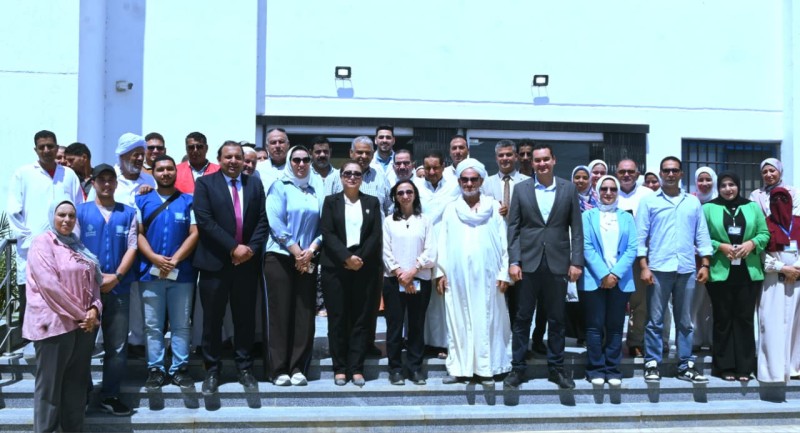 محافظ البحيرة ورئيس اللجنة الطبية العليا والاستغاثات بمجلس الوزراء تتفقدان القافلة الطبية بالوحدة الصحية