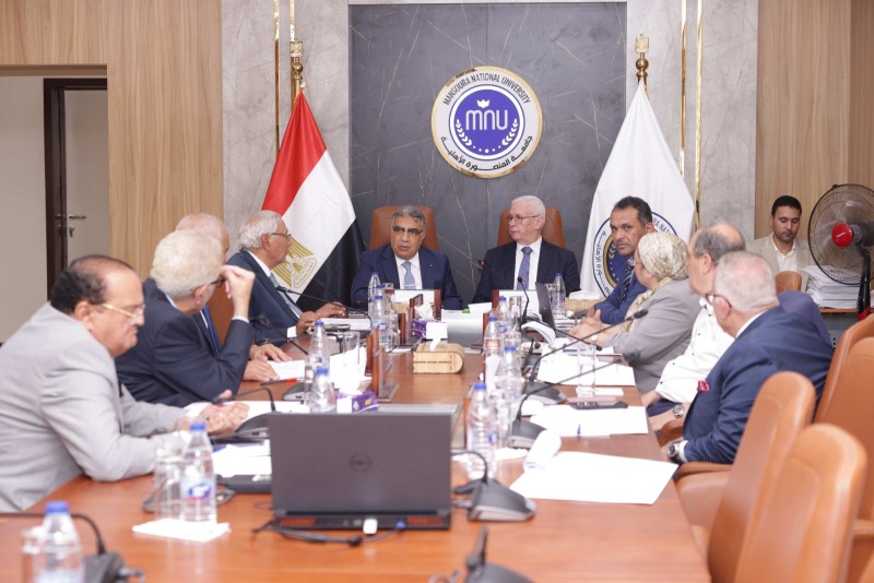 مجلس أمناء جامعة المنصورة الأهلية يستعرض إنجازات 100 يوم من العمل ويتفقد المشروعات الجديدة بالجامعة